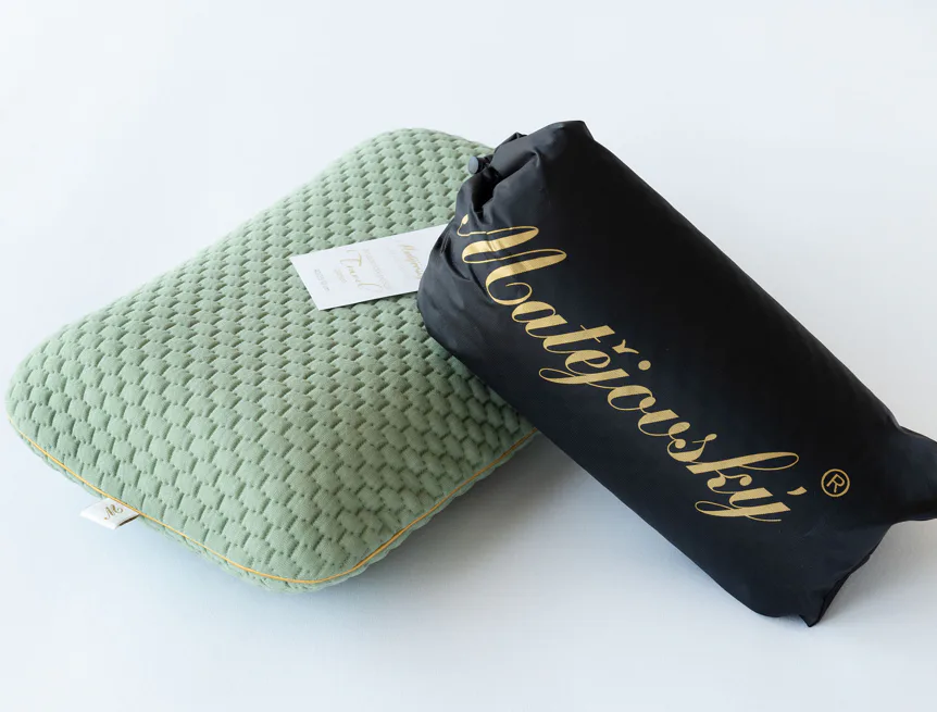 Travel anatomic green