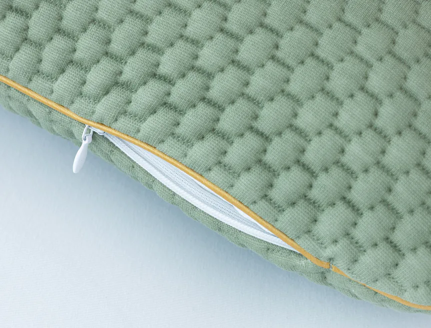 Travel anatomic green